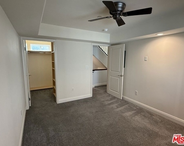 5401 Morella Avenue - Photo Thumbnail 12
