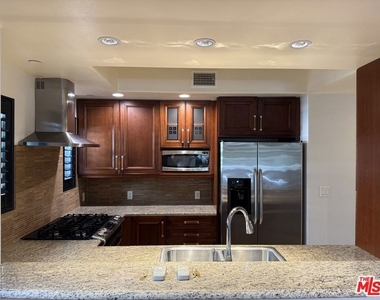 5401 Morella Avenue - Photo Thumbnail 2