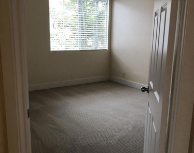 10766 Sabre Hill Dr - Photo Thumbnail 7