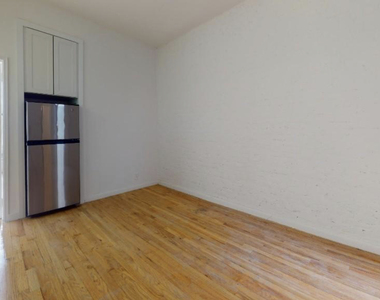 334 East 93rd Street - Photo Thumbnail 2