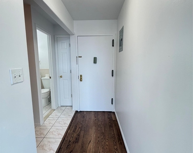 10804 35th Avenue - Photo Thumbnail 3