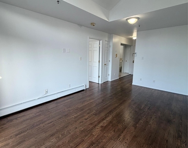 10804 35th Avenue - Photo Thumbnail 2