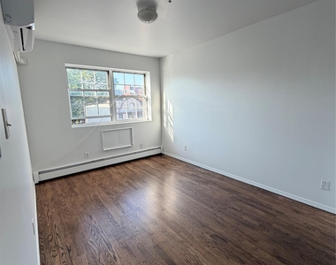 10804 35th Avenue - Photo Thumbnail 7