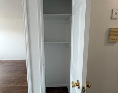 10804 35th Avenue - Photo Thumbnail 5