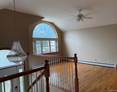 9 Ashland Avenue - Photo Thumbnail 3