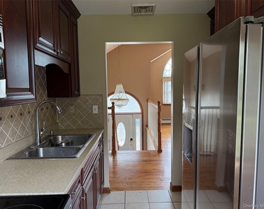 9 Ashland Avenue - Photo Thumbnail 6