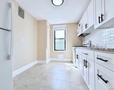 12 Chatsworth Avenue - Photo Thumbnail 5
