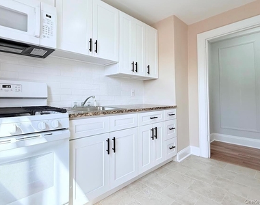 12 Chatsworth Avenue - Photo Thumbnail 6