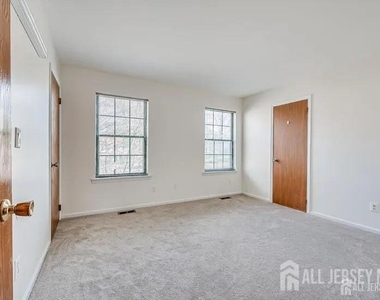 404 Maplecrest Road - Photo Thumbnail 6