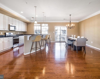 7969 Crescent Park Drive - Photo Thumbnail 3