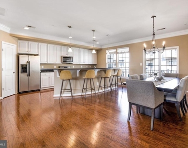 7969 Crescent Park Drive - Photo Thumbnail 4