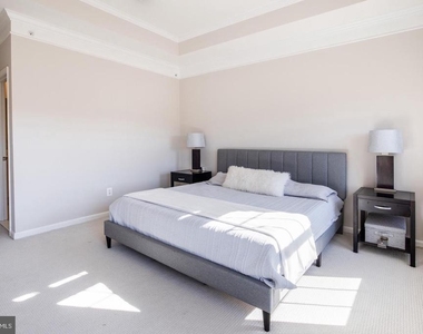 7969 Crescent Park Drive - Photo Thumbnail 6