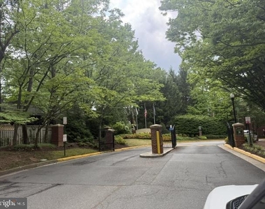 1581 Leeds Castle Drive - Photo Thumbnail 13