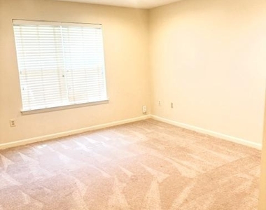 1581 Leeds Castle Drive - Photo Thumbnail 4