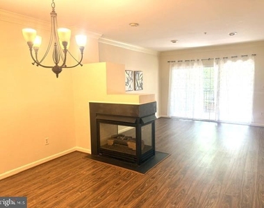 1581 Leeds Castle Drive - Photo Thumbnail 2