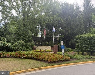1581 Leeds Castle Drive - Photo Thumbnail 12