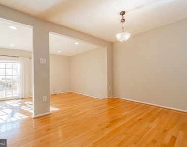 2911 Montauk Court - Photo Thumbnail 8