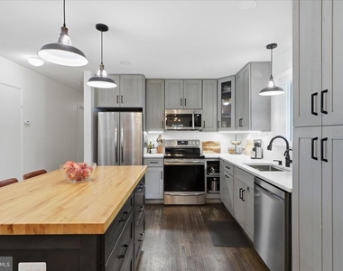 10703 Almond Street - Photo Thumbnail 6