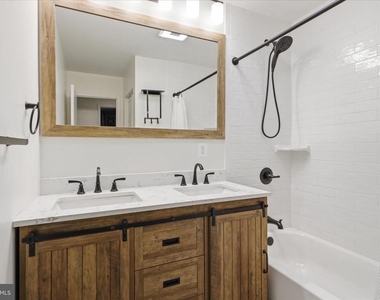 10703 Almond Street - Photo Thumbnail 16
