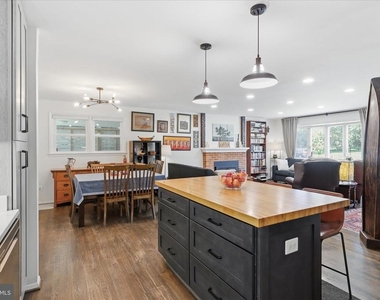 10703 Almond Street - Photo Thumbnail 8