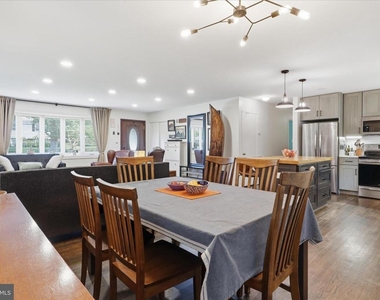10703 Almond Street - Photo Thumbnail 5