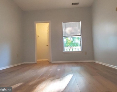 6005 Rosebud Lane - Photo Thumbnail 16
