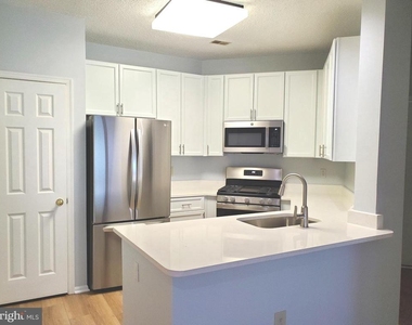 6005 Rosebud Lane - Photo Thumbnail 4