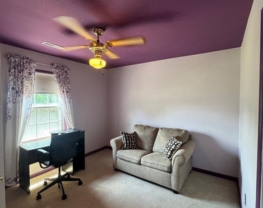 100 Greenbrier Terrace - Photo Thumbnail 6