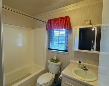 100 Greenbrier Terrace - Photo Thumbnail 5