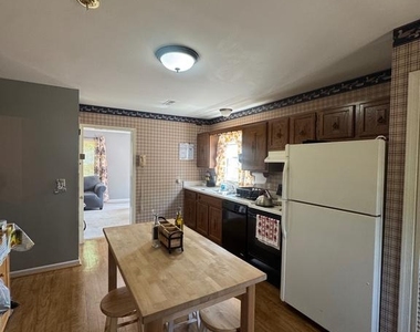 100 Greenbrier Terrace - Photo Thumbnail 4