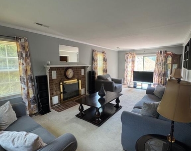 100 Greenbrier Terrace - Photo Thumbnail 3