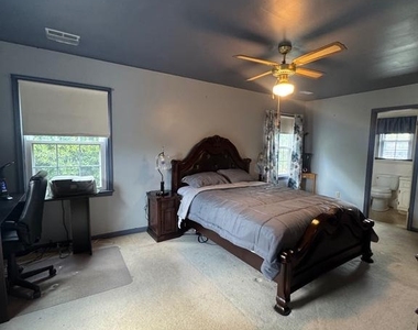100 Greenbrier Terrace - Photo Thumbnail 10
