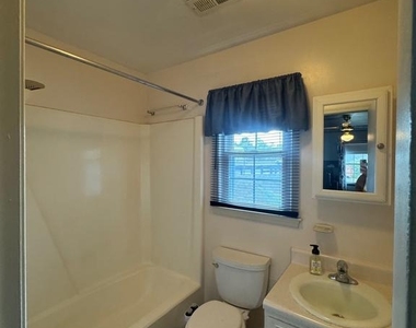 100 Greenbrier Terrace - Photo Thumbnail 8