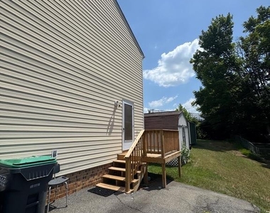100 Greenbrier Terrace - Photo Thumbnail 2