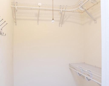 1712 W Abingdon Drive - Photo Thumbnail 14