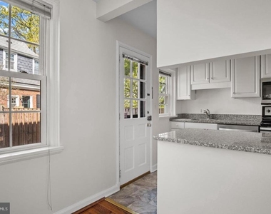 3305 S Wakefield Street - Photo Thumbnail 9