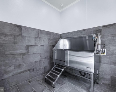 1004 Admiral Lane - Photo Thumbnail 33