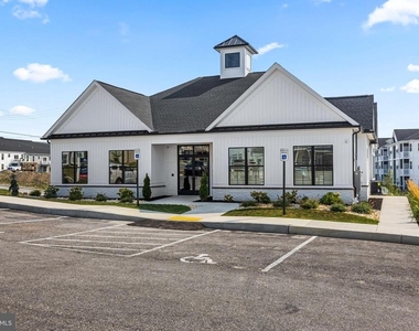 1004 Admiral Lane - Photo Thumbnail 27