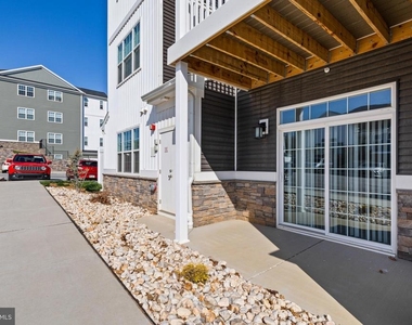 1004 Admiral Lane - Photo Thumbnail 12