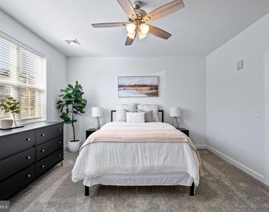 1004 Admiral Lane - Photo Thumbnail 23