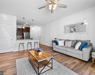 1003 Admiral Lane - Photo Thumbnail 10
