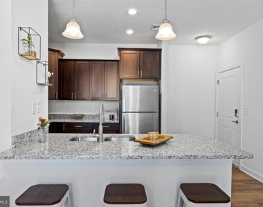 1003 Admiral Lane - Photo Thumbnail 6