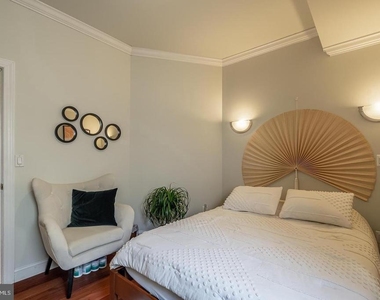 329 W Girard Avenue - Photo Thumbnail 9