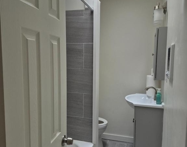 7254 Mansfield Avenue - Photo Thumbnail 12