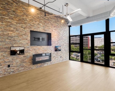 444 N 4th Street - Photo Thumbnail 3