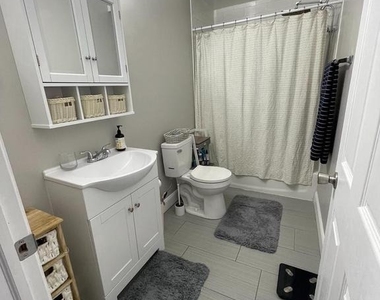 667 N 39th Street - Photo Thumbnail 6