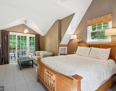 626 Lakeside Avenue - Photo Thumbnail 9