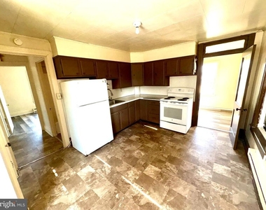 1403 E Derry Road - Photo Thumbnail 5