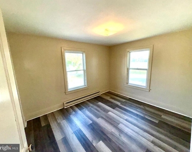 1403 E Derry Road - Photo Thumbnail 7