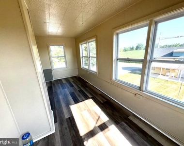 1403 E Derry Road - Photo Thumbnail 6